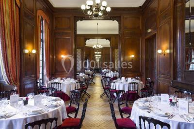 Carte indiquant les routes principales et les accès au Château de Montvillargenne, situé près de Chantilly et Gouvieux.