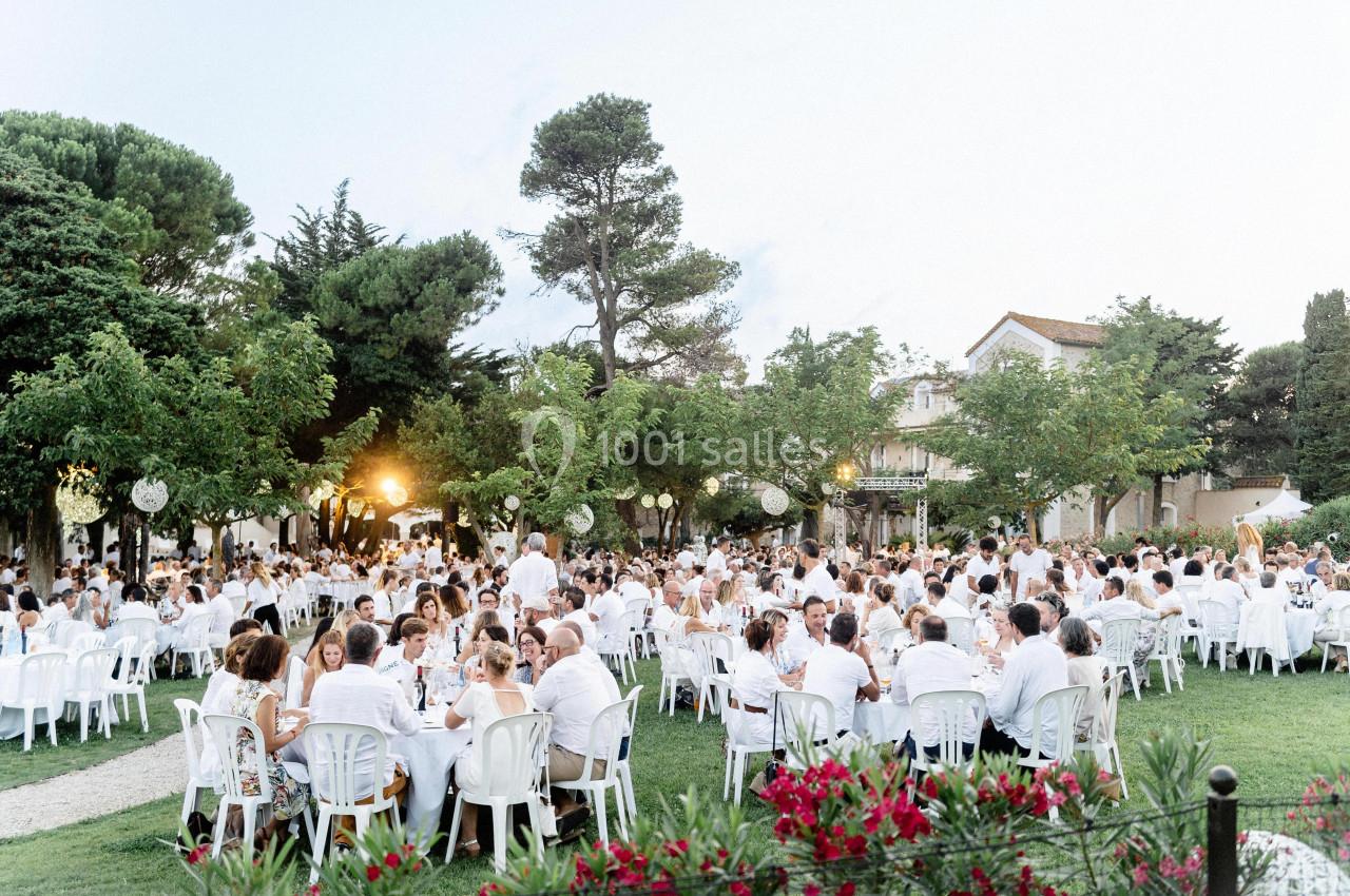 Dîner dans le parc de Château l'Hospitalet 