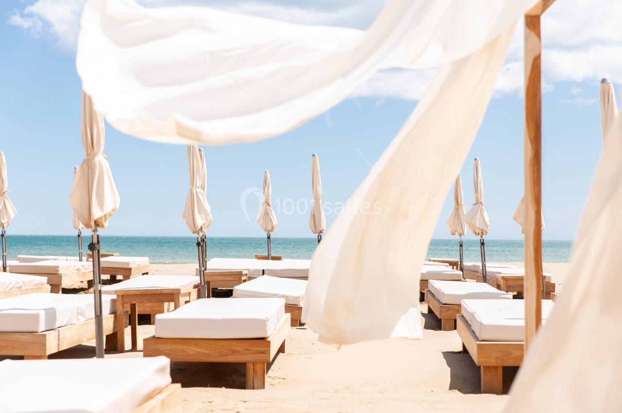 La partie beds de l'Hospitalet Beach