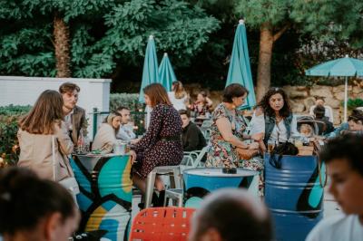 Terrasse Extérieure - Jeux Enfants