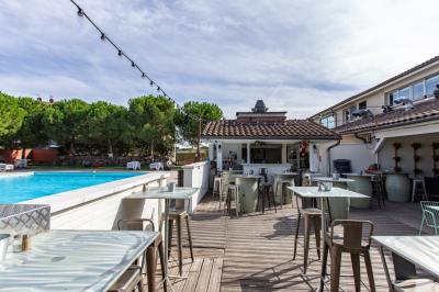 Terrasse Extérieure - Jeux Enfants