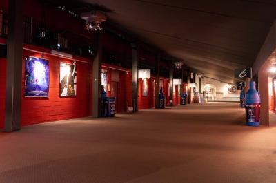 Miniature Location salle Maasmechelen (Limbourg) - Pathé Genk #13 Façade vitrée d'un bâtiment industriel rénové avec une ancienne structure minière visible en arrière-plan.