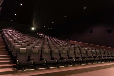 Miniature Location salle Maasmechelen (Limbourg) - Pathé Genk #10 Façade vitrée d'un bâtiment industriel rénové avec une ancienne structure minière visible en arrière-plan.