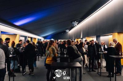 Miniature Location salle Maasmechelen (Limbourg) - Pathé Genk #2 Façade vitrée d'un bâtiment industriel rénové avec une ancienne structure minière visible en arrière-plan.