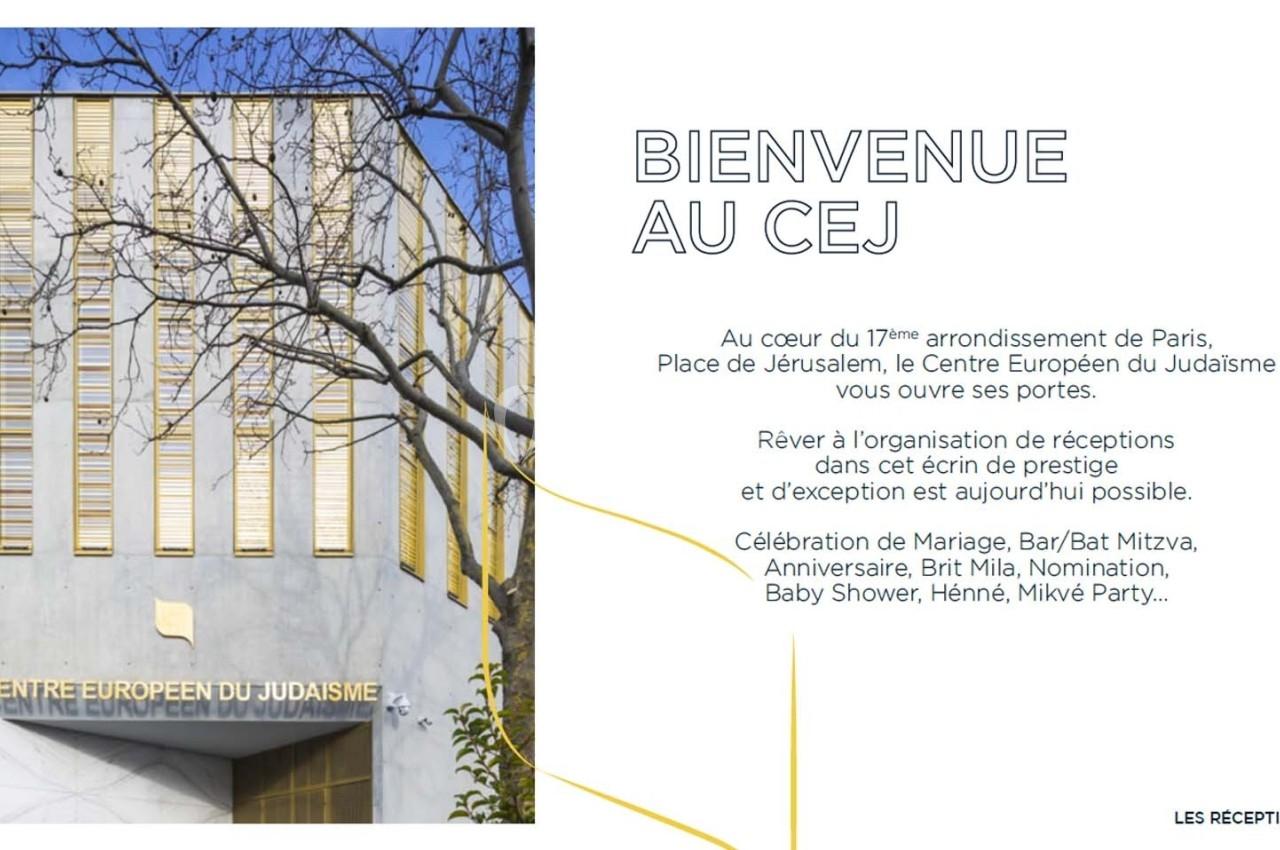 Façade moderne du Centre Européen du Judaïsme à Paris, avec des inscriptions et des détails architecturaux dorés.
