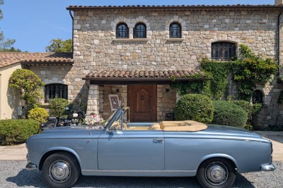 Miniature Location salle Biot (Alpes-Maritimes) - La Villa des Amandiers #2 Terrain de pétanque ombragé entouré d'arbres, avec des cercles et des boules disposés au sol.