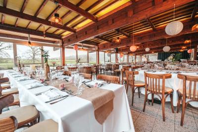 Terrasse au bord de l'eau