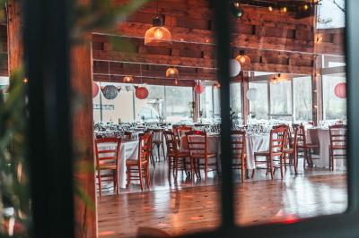 Terrasse au bord de l'eau