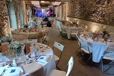 Miniature Traiteur Frontignan (Hérault) - L'Atelier de Nicolas #3 Salle de réception décorée avec des tables rondes et rectangulaires dressées pour un événement festif.