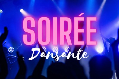 Main ajustant des réglages sur une table de mixage DJ lumineuse avec des écrans et des boutons colorés.