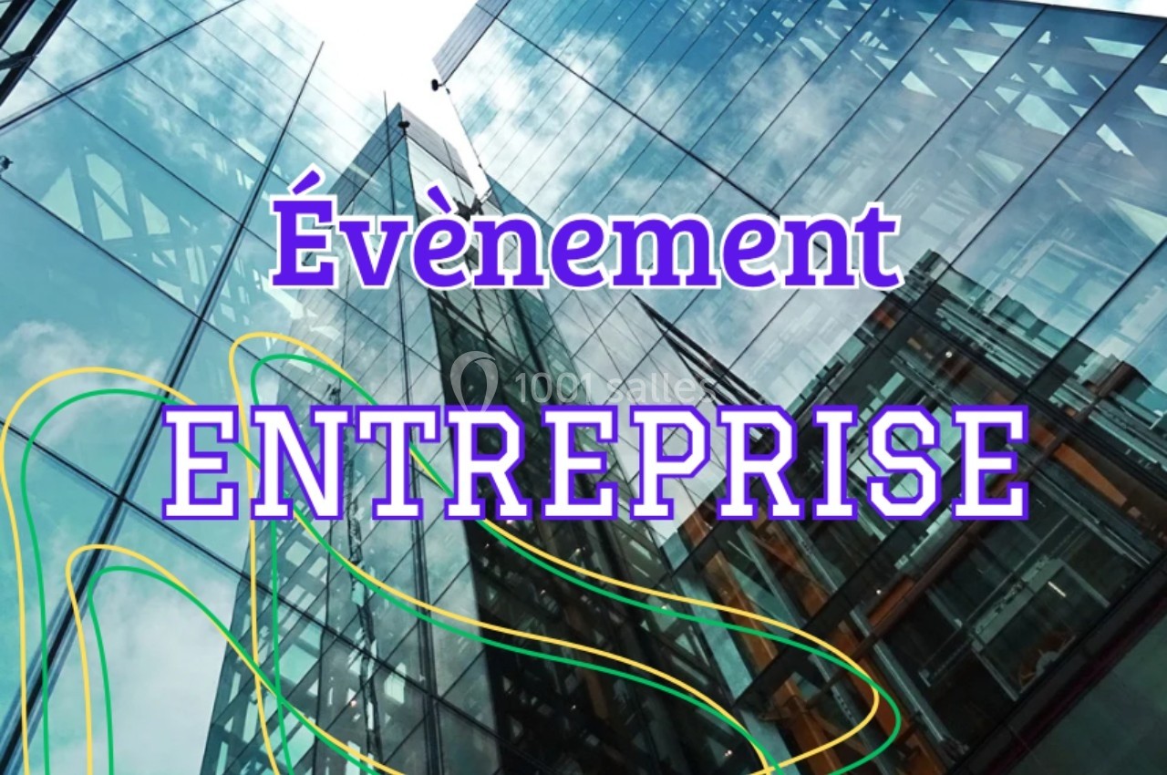 Reflet de bâtiments modernes en verre avec les mots ’Évènement Entreprise’ superposés en lettres colorées.