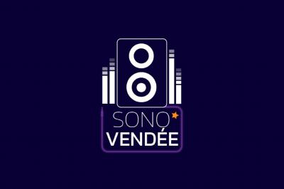 Miniature Sono Vendée #3 Salle de réception avec éclairage coloré, tables hautes et écran de projection au fond.