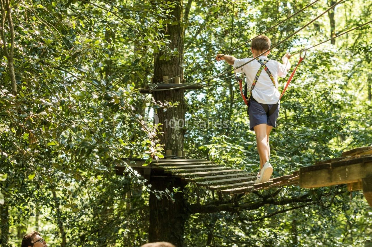 Activités : accrobranche, course d'orientation, archery tag...