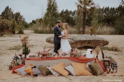 Vue aérienne d'un parc avec plusieurs étangs, espaces verts, chemins et bâtiments entourés de végétation.