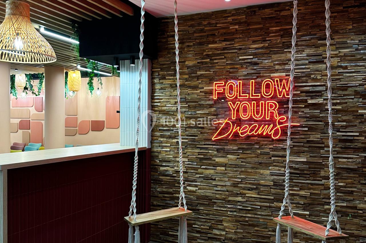 L'entrée de la salle - Espace photocall