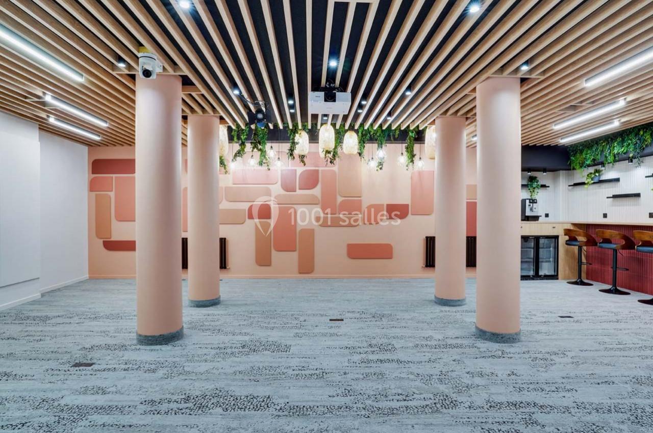 La grande salle vide / sèche