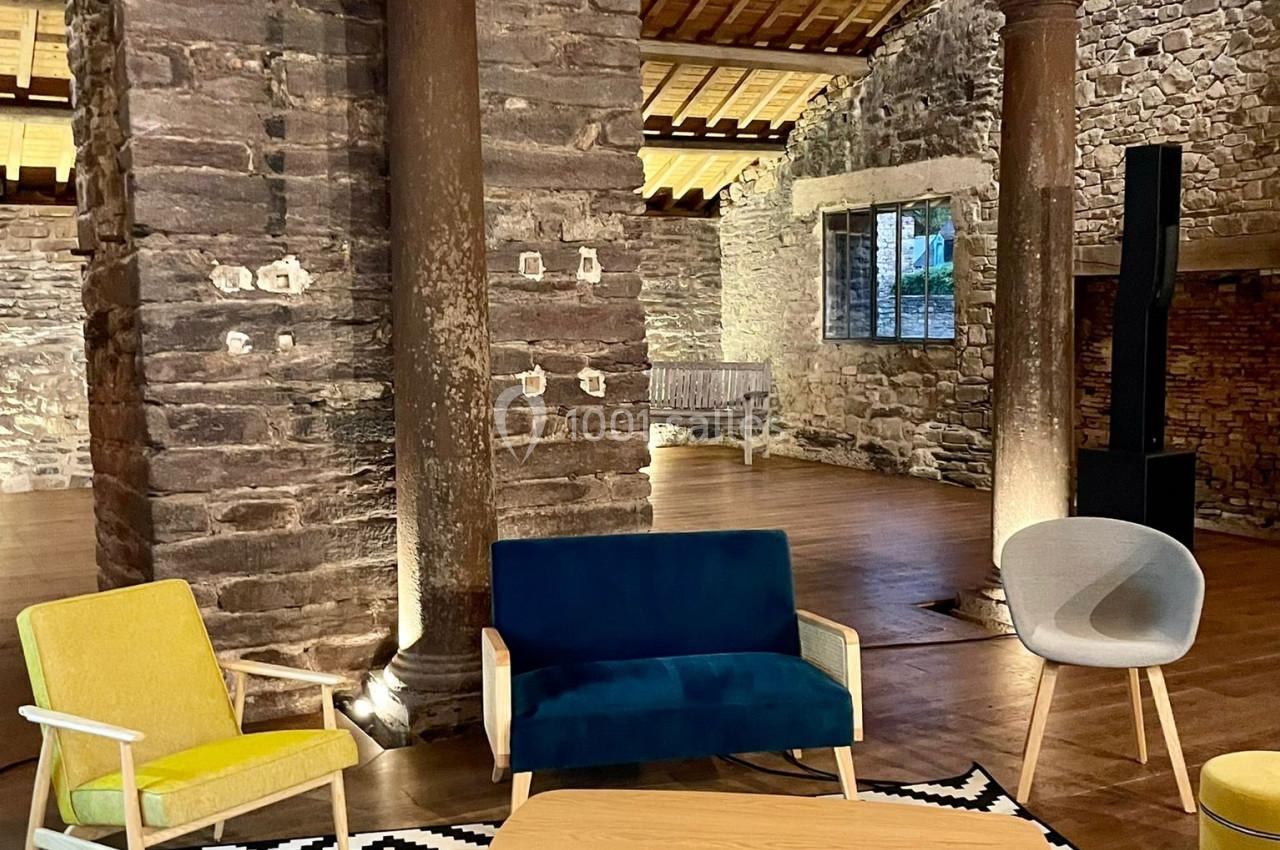 Un petit salon apporté par notre Client professionnel.