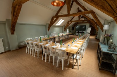 Miniature Location salle Villeneuve-sous-Dammartin (Seine-et-Marne) - La Bullote #2 Grande paella garnie de crevettes, moules, morceaux de poulet et légumes colorés, présentée dans une large poêle.