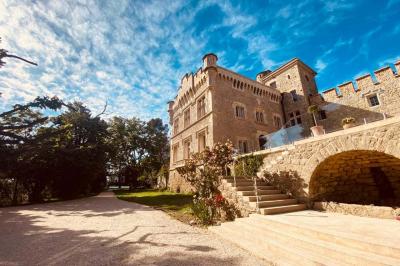 Chateau Saint Laurent Chateau Saint Laurent