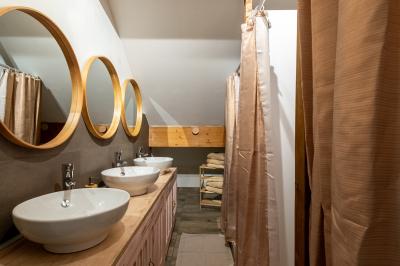 Carte montrant une région autour de Dijon, en France, avec des villes et routes principales visibles.