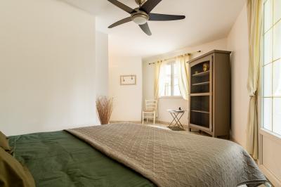 Carte montrant une région autour de Dijon, en France, avec des villes et routes principales visibles.