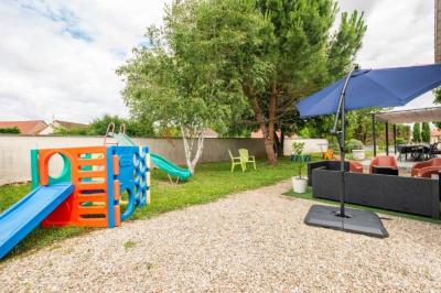 Carte montrant une région autour de Dijon, en France, avec des villes et routes principales visibles.