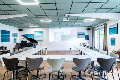 Le Centre B Le Centre B