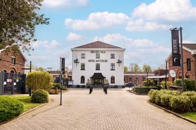 Plan des salles de l'hôtel Van der Valk Waterloo avec dimensions et disposition des espaces.