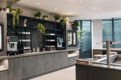 Plan des salles de l'hôtel Van der Valk Waterloo avec dimensions et disposition des espaces.