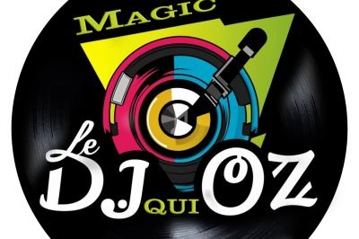 Illustration colorée d'un disque vinyle avec un micro et des éléments graphiques, accompagnée du texte ’Magic Le DJ qui Oz’.