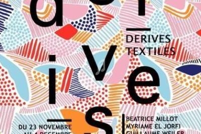Affiche colorée annonçant l'exposition ’Dérives Textiles’ à Paris, du 23 novembre au 4 décembre, avec les noms des artistes.