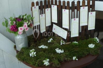 Miniature Location salle Houlbec-Cocherel (Eure) - Grange du Lavoir #14 Paysage enneigé avec des maisons rurales, des arbres dénudés et des traces de passage dans la neige.