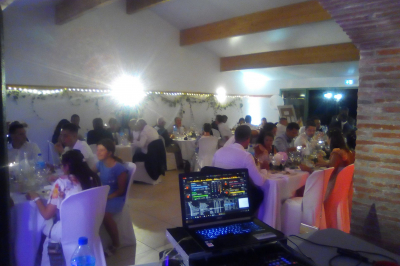 Affiche colorée annonçant le 50e anniversaire du Rachdingue avec une liste d'artistes et la date du 28 juillet.