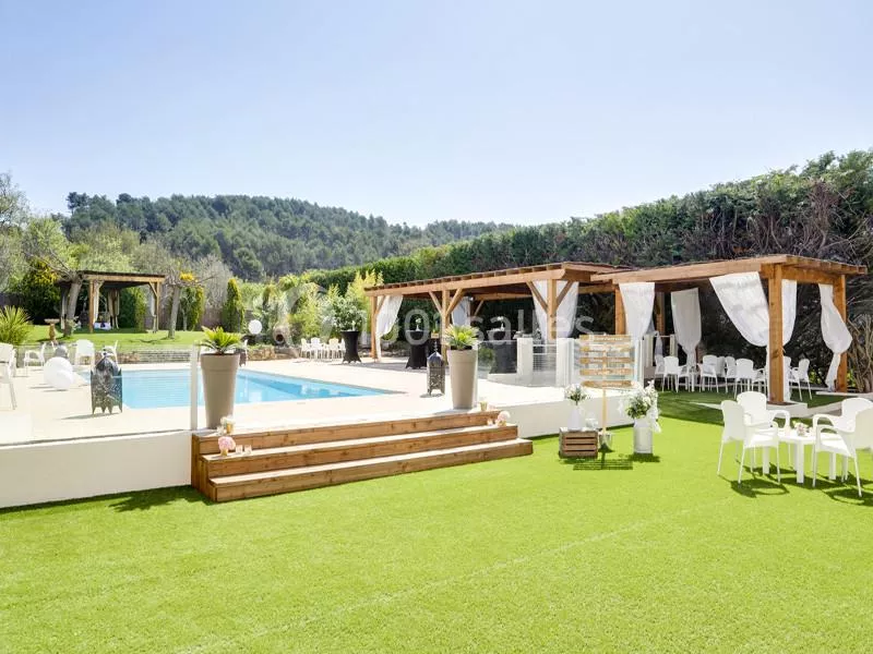 Réception Côté Jardin - location salle des fêtes avec jardin