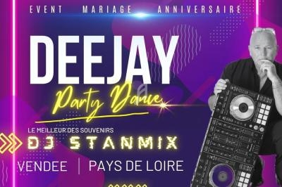Image promotionnelle d'un DJ tenant une table de mixage, avec des textes sur l'animation d'événements en Vendée et Pays de…