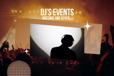 Quatre musiciens en costume jouent de la guitare et du cajón en extérieur lors d'un événement.