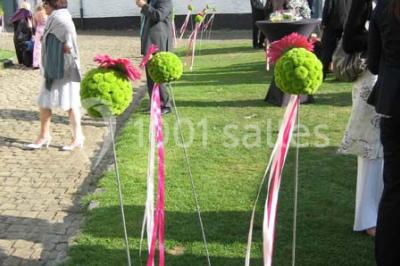 Miniature Location salle Court-Saint-Étienne (Brabant wallon) - Ferme de Beaurieux #18 Charpente en bois apparente d'un bâtiment ancien avec des murs en briques et un éclairage intérieur chaleureux.