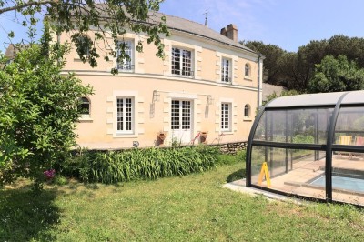 Logo de la République française et d'Atout France accompagnant un texte annonçant une distinction touristique pour un manoir.