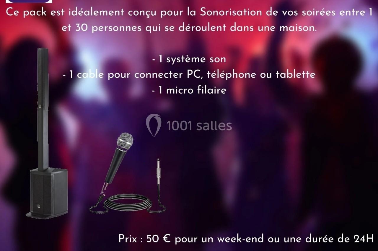 Pack de sonorisation avec enceinte, micro filaire et câble de connexion, destiné aux événements en intérieur.