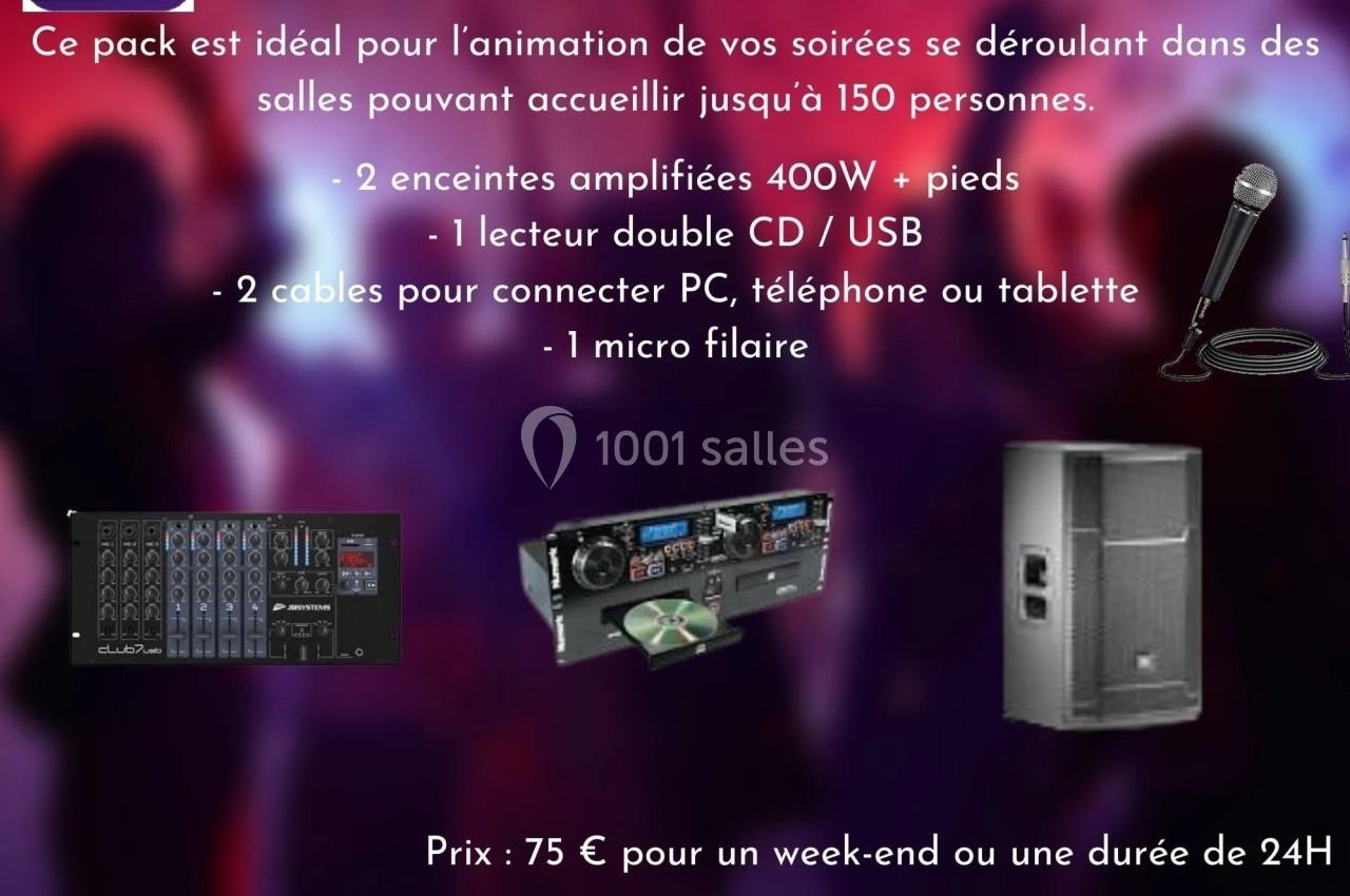 Image d'un pack de location pour soirées incluant enceintes, micro, câbles, lecteur CD/USB et table de mixage, avec détails…