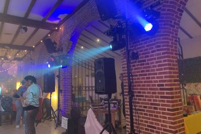 Liste de matériel d'effets spéciaux avec photos, descriptions et tarifs de location pour des événements.