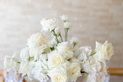 Plaque rouge indiquant un hôtel 4 étoiles, validité 2024, délivrée par Atout France pour le ministère du tourisme.