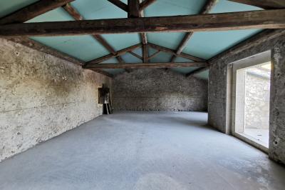 Plan dessiné à la main d'un jardin avec piscine, oliveraie, pelouse, orangerie et divers aménagements paysagers.