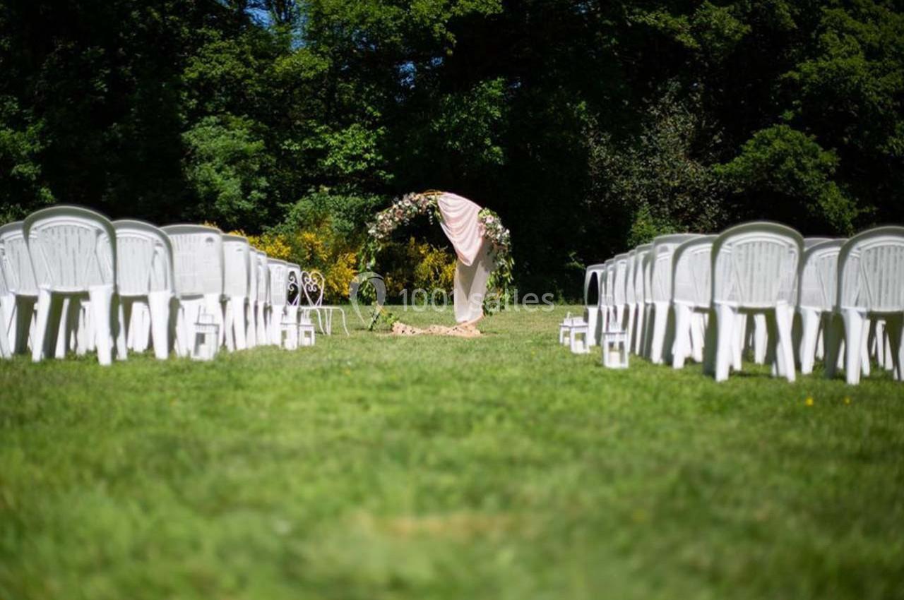 Cérémonie laïque dans le parc