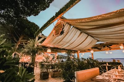 Les Sirenes Restaurant