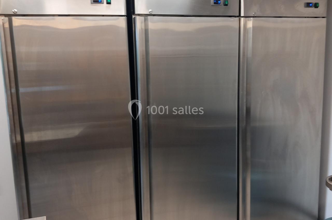 Cuisine professionnelle richement équipée