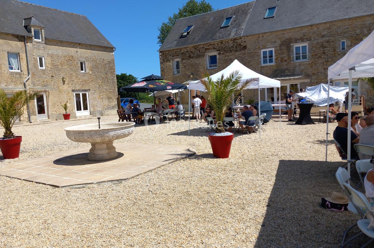 La cour intérieure, idéale pour vos cocktails ou brunchs..