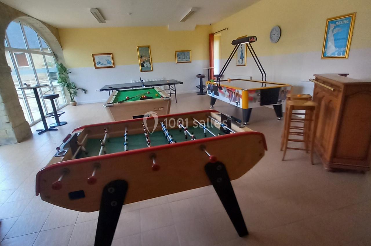 Salle de jeux et de détente pour enfants et adultes