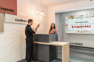 Icône circulaire rouge avec un symbole blanc abstrait en forme de ’B’ stylisé au centre.