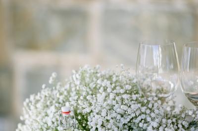 Logo du Grand Hôtel Serre Chevalier avec un dessin stylisé de montagne en noir et blanc.